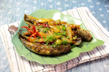 Cá bống kho với nước dừa đậm đà hơn - DU LỊCH HÀ TIÊN