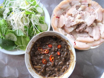 Nước mắm chấm làm từ ruột cá ngừ - DU LỊCH HÀ TIÊN